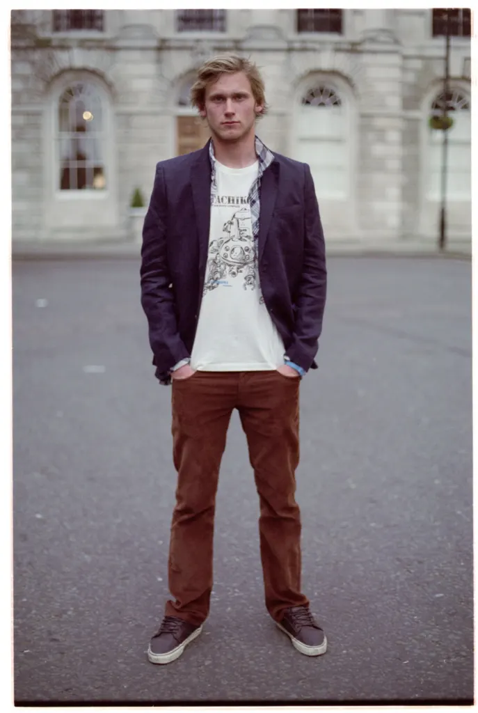 Uniqlo: Uniqlooks — commercial, fashion and portrait photograph in London, UK, frame 5 of 49.